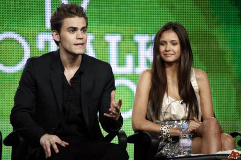 paul-wesley-nina-dobrev-2009-8-4-13-42-5.jpg